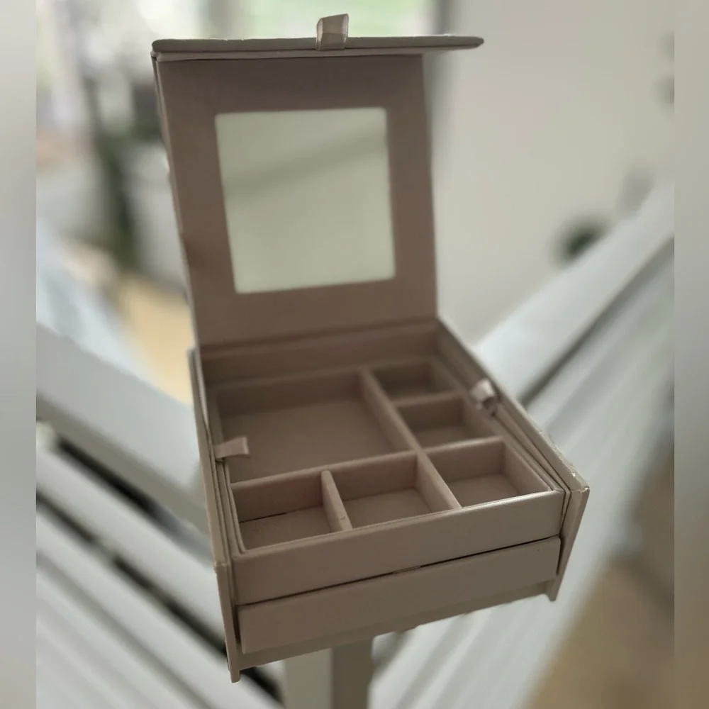 Swarovski Elegant gray Jewelry Organizer Box